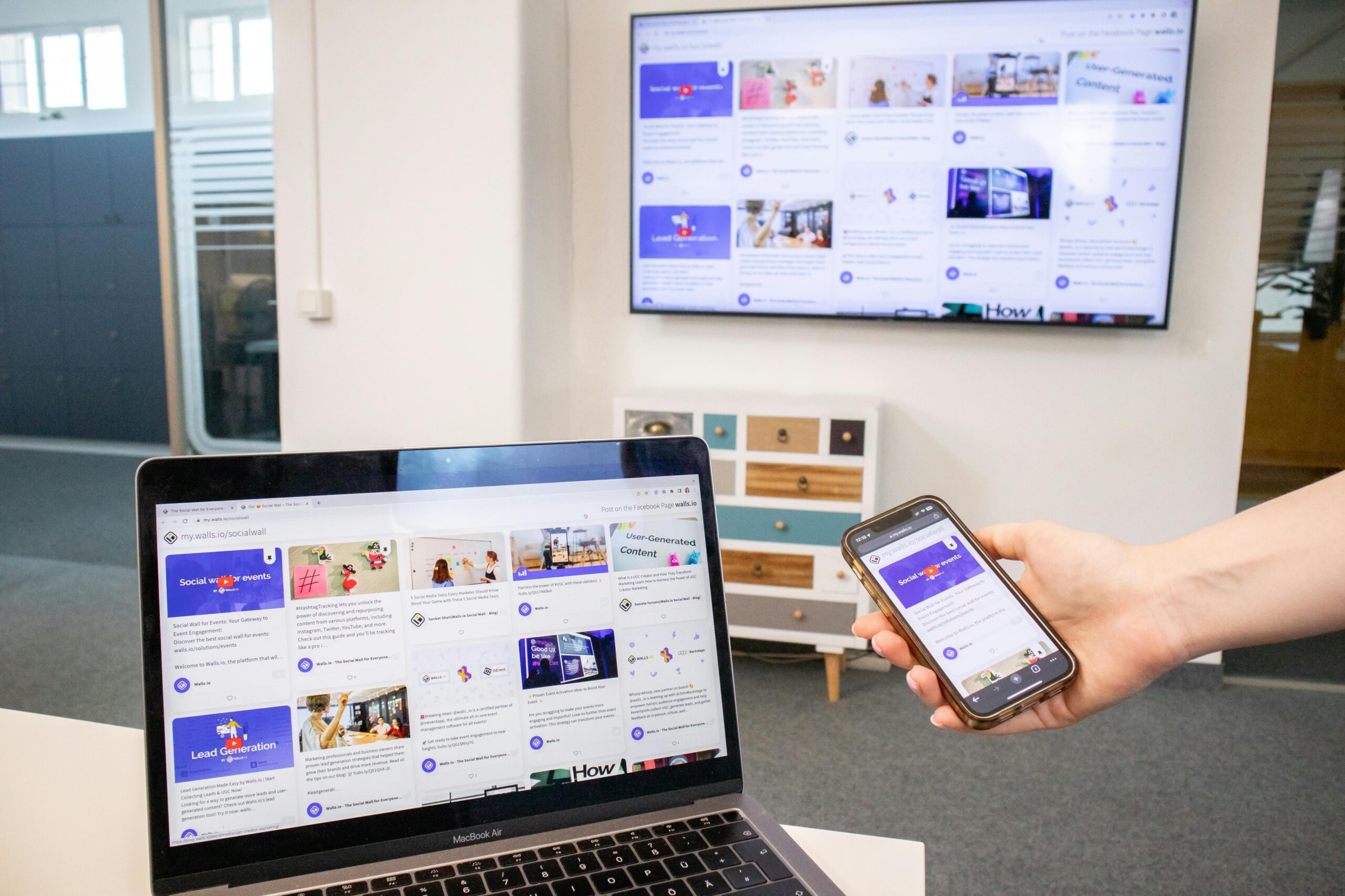 Plateformes digitales permettant de regarder la télévision en replay sur ordinateur et smartphone