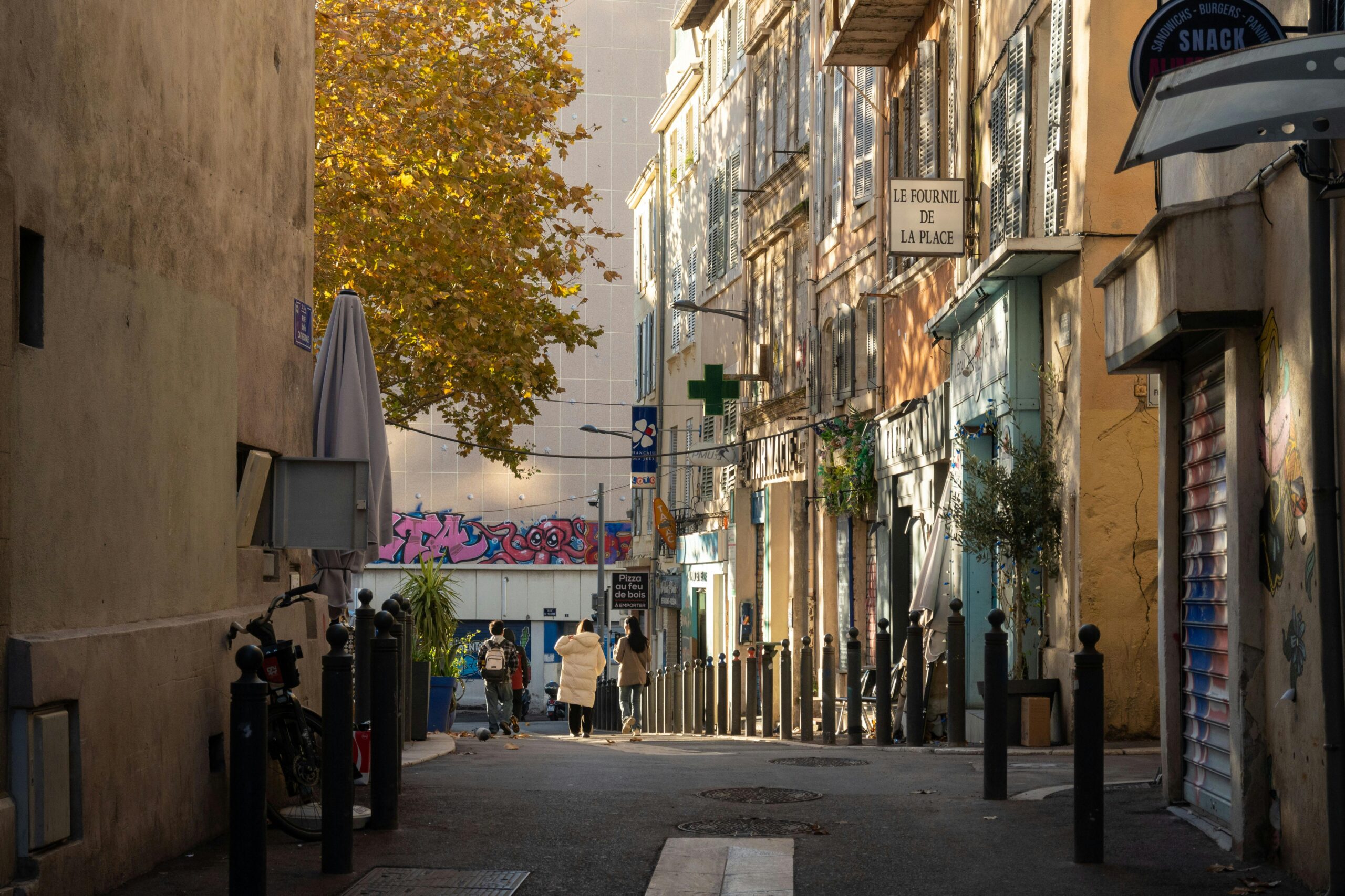 Télévision locale mettant en avant la diversité culturelle et les contenus de proximité
